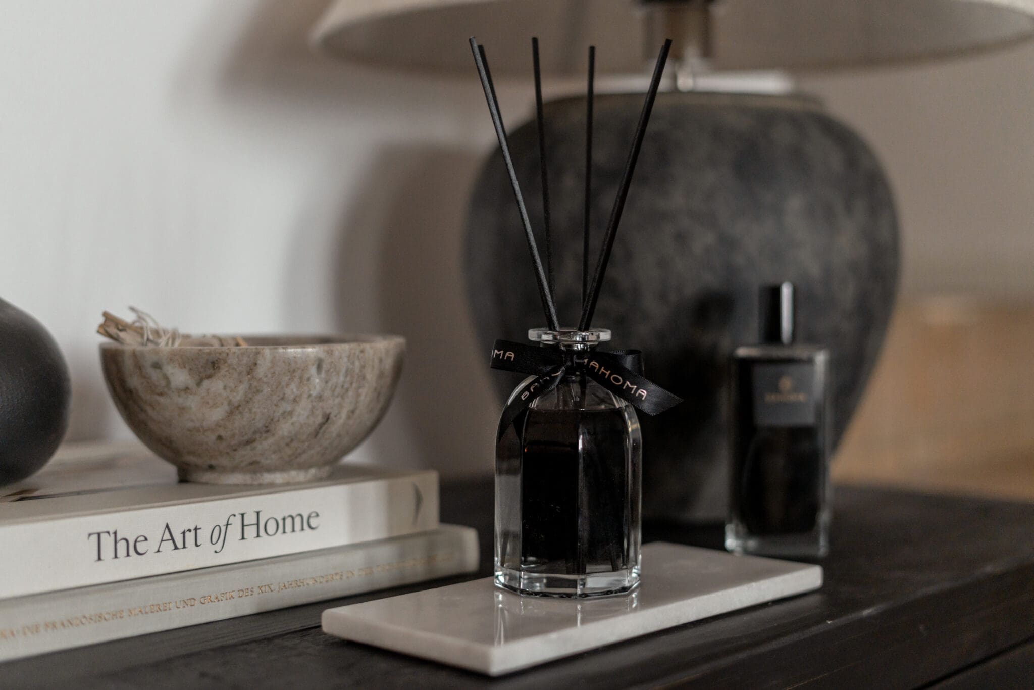 200ml-luxury-reed-fragranced-diffuser-obsidian-black-liquid-black-reeds-on-a-stone-tray