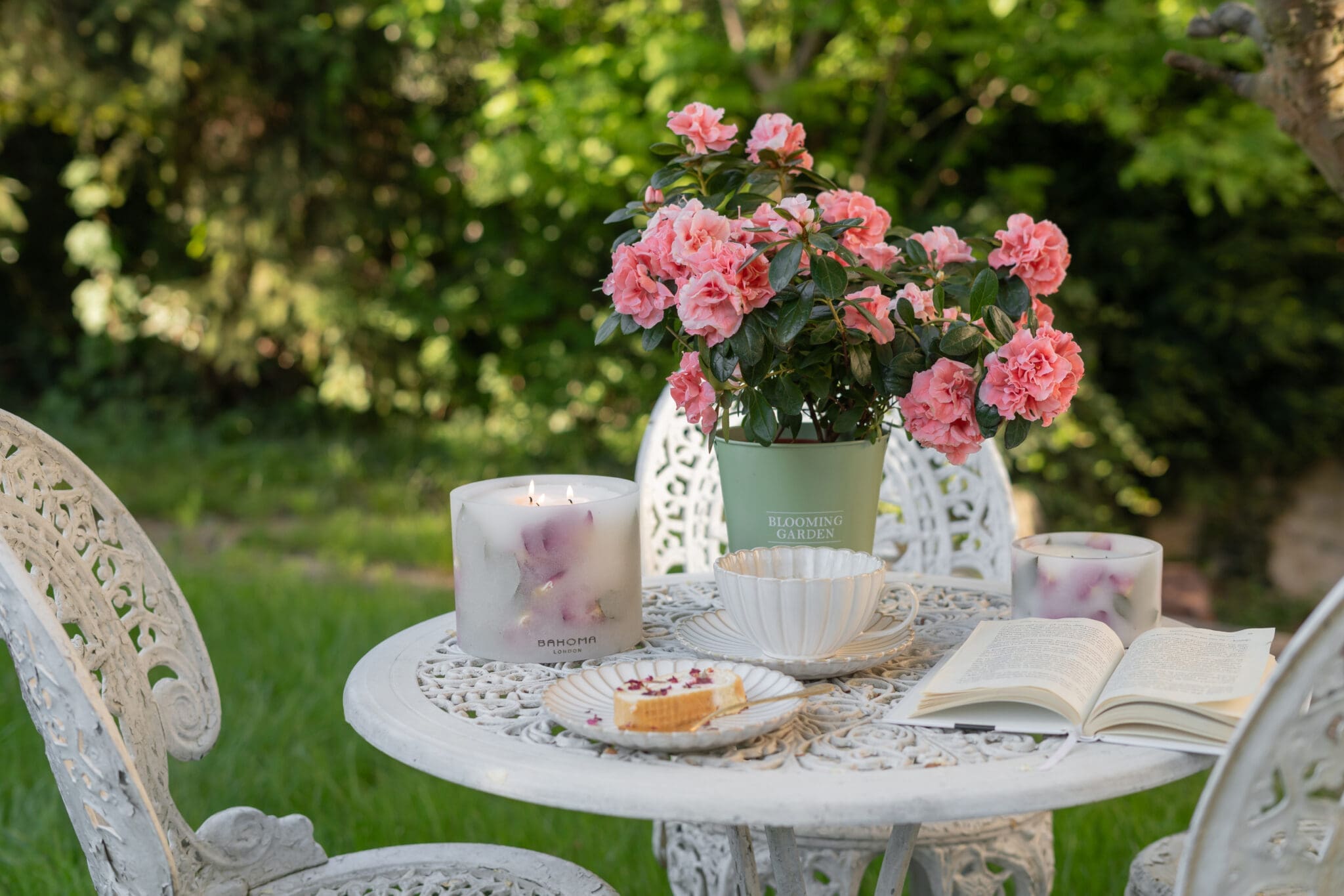 garden-rose-grand-pillar-candle-outdoor-nature-on-table-with-tea