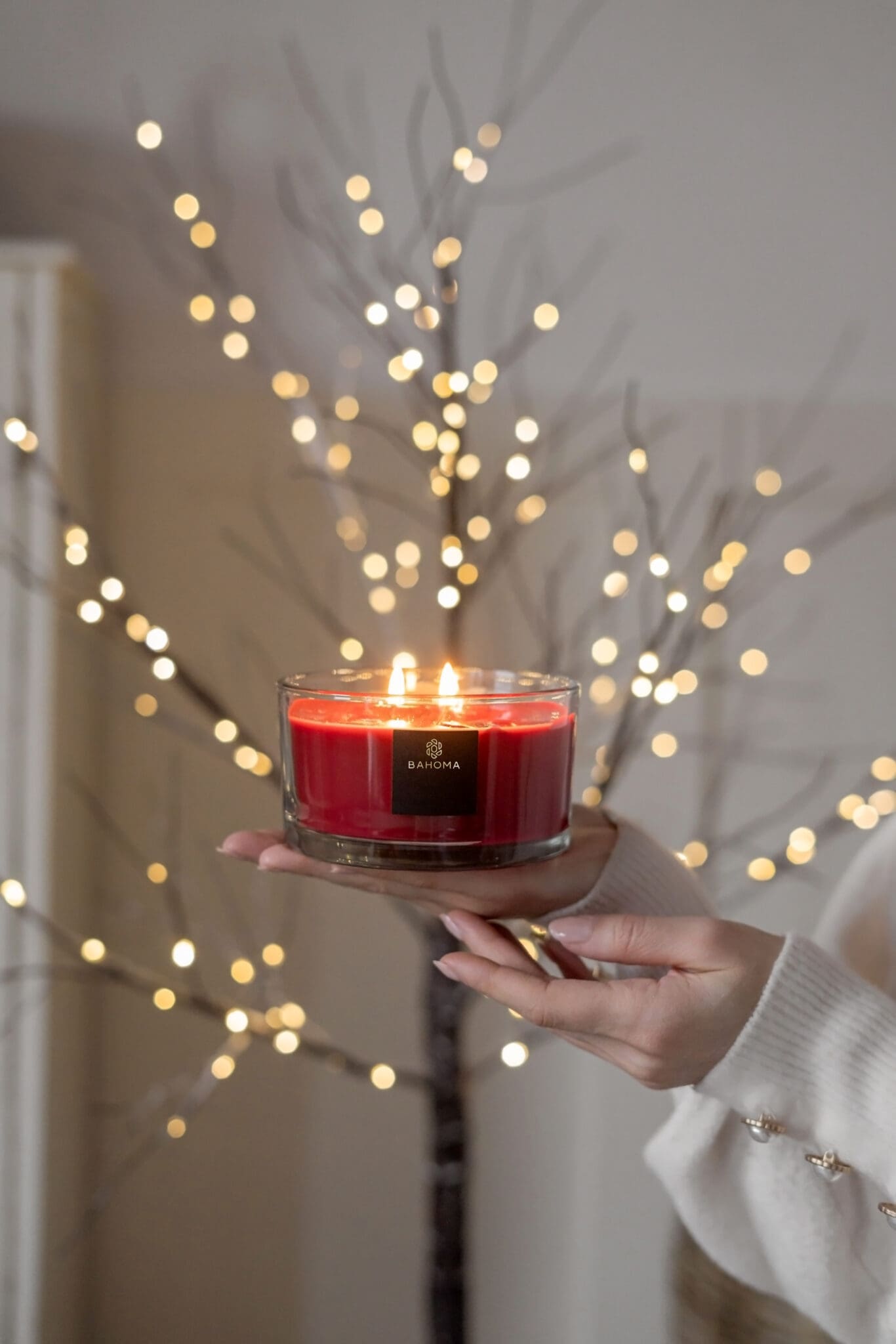 Bahoma Spirit of Christmas candle held in hand – festive gift moment