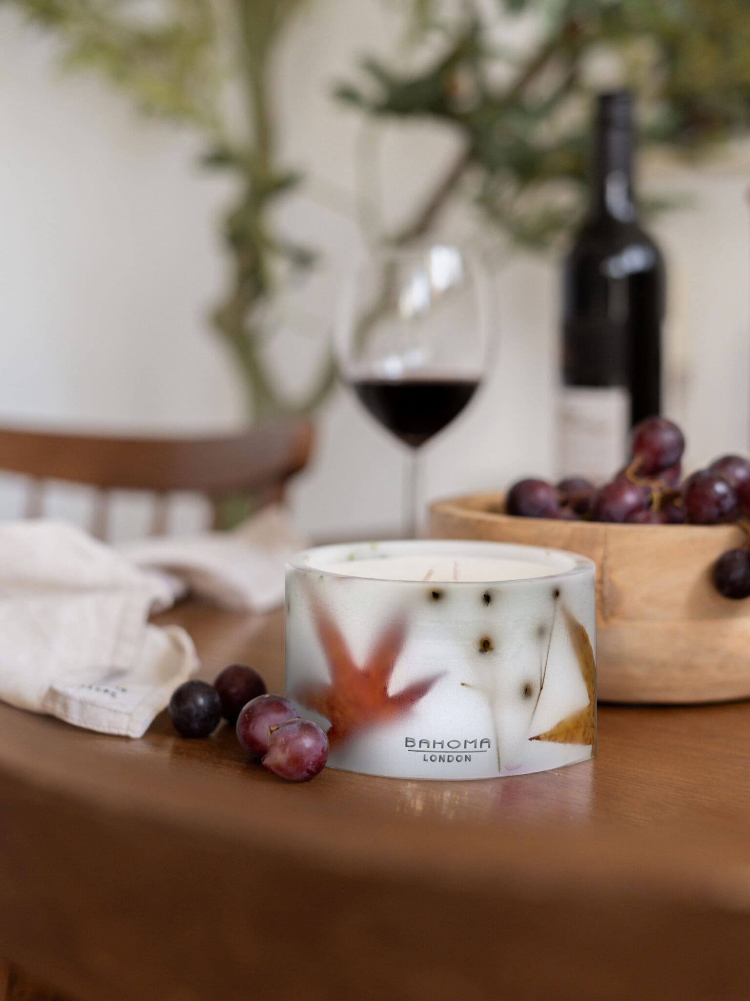 Cinnamon & Peppercorn - Botanical Pillar Candle mood picture