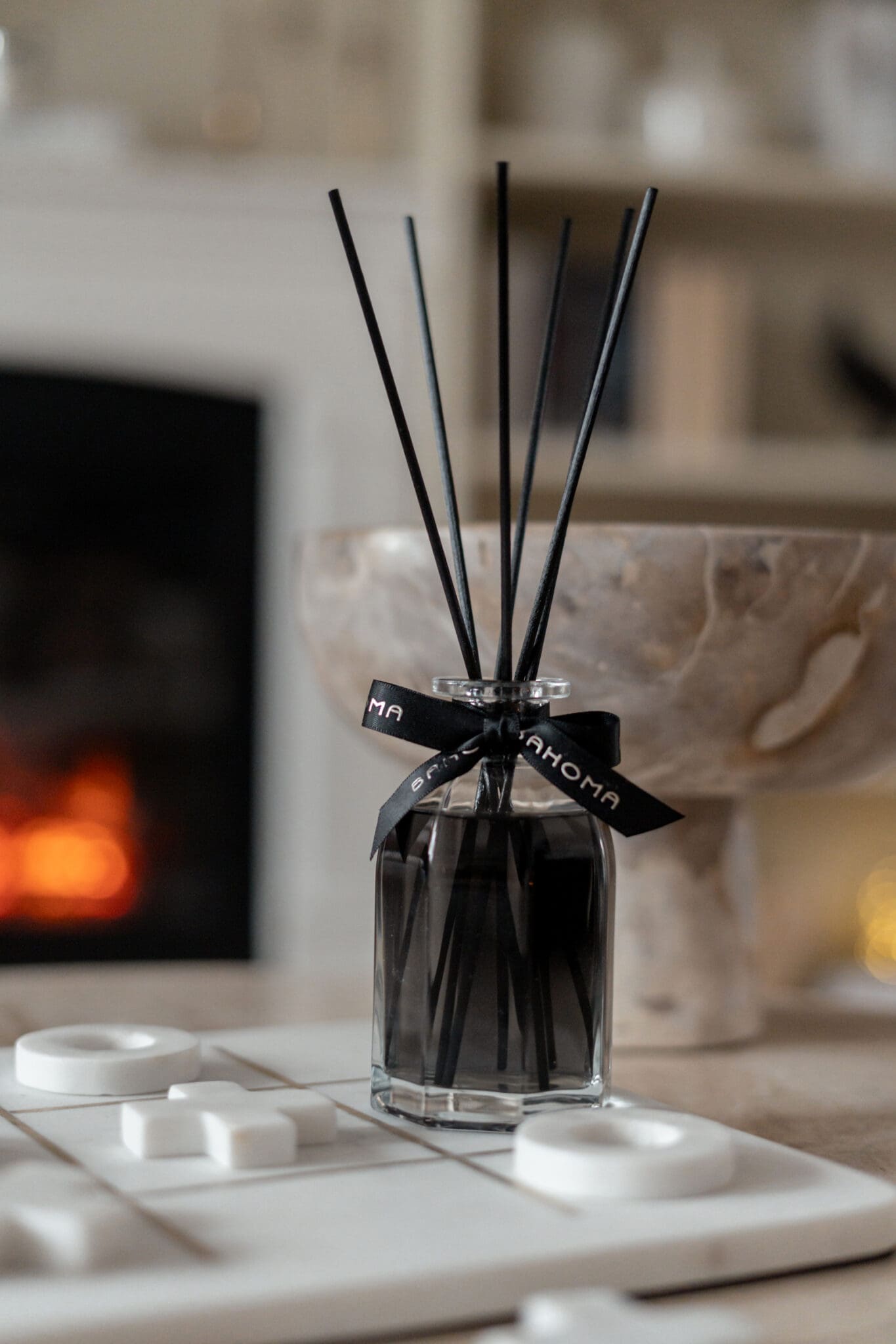 500ml-fragranced-octagonal-diffuser-in-gift box-obsidian-collection-lifestyle-setting